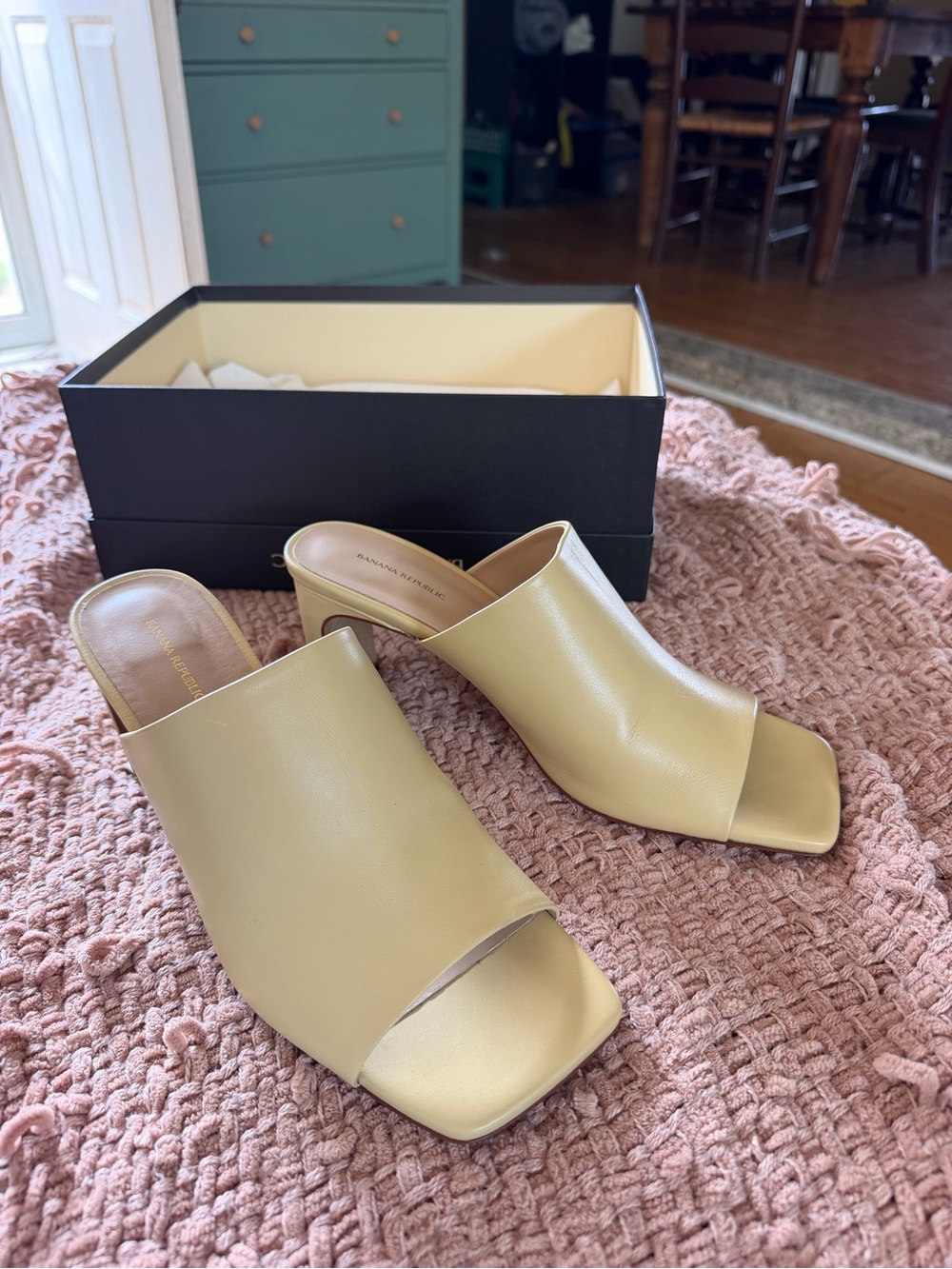 NWT Banana Republic Pale Yellow Open-Toe Leather Mule Heels
